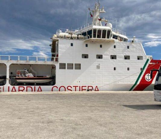 In arrivo al porto di Reggio 671 migranti