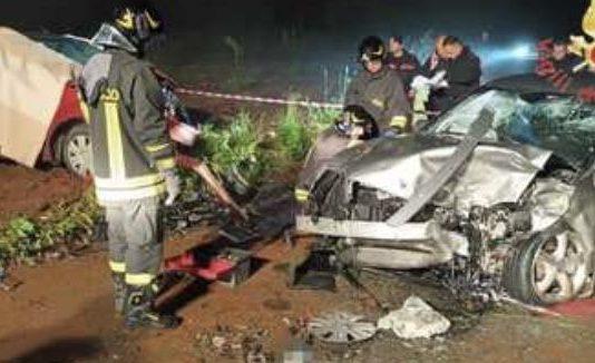 Calabria – scontro tra due auto: una persona morta e 4 feriti
