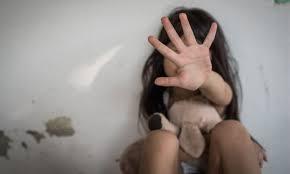 Calabria – Abusi sessuali su una minorenne, arrestati la madre e il compagno