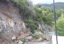 Calabria – costone roccioso frana su strada