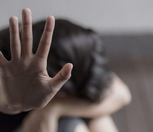 Picchia la fidanzata per farla abortire, evaso dai domiciliari