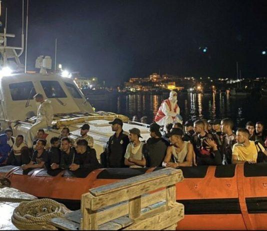 Continuano gli sbarchi migranti in Calabria: 174 a Crotone e 86 a Roccella