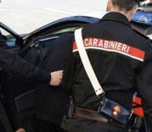 Calabria – Danneggia a calci l’auto del vicino e lo minaccia di morte coi roncola: arrestato 54enne Carabinieri Arresto
