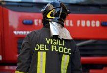 Esplosione in deposito abusivo bombole gas: due vigili feriti
