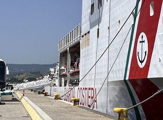 Approdata a Reggio nave con 600 migranti