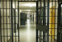 Detenuto tenta suicidio nel carcere di Reggio