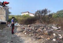 Sorpresi ad appiccare fuoco a rifiuti speciali: arrestati due uomini