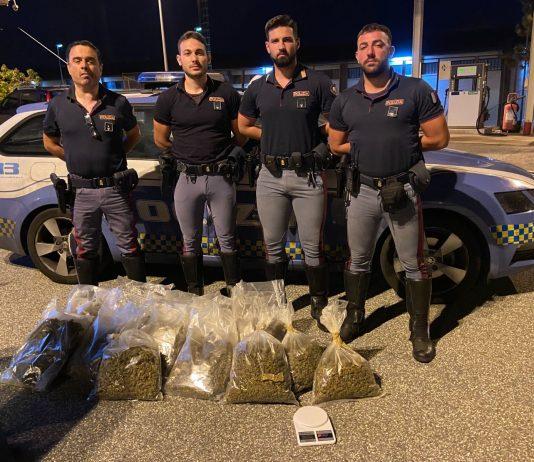 Fermati in area di servizio a Rosarno con quasi 13 kg di marijuana: arrestati tre ventenni