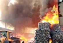 Calabria – incendio in discarica