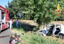 Calabria – auto contro albero, morto 16enne, tre ragazzi feriti
