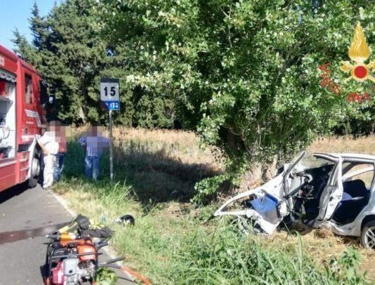 Calabria – auto contro albero, morto 16enne, tre ragazzi feriti
