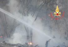 Roccella – auto finisce in scarpata dopo impatto e prende fuoco: morto un 45enne e ferito grave un 20enne