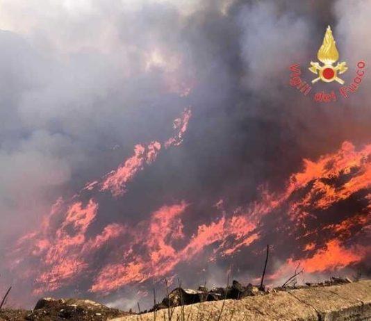 La Calabria nella morsa del caldo: è emergenza per gli incendi