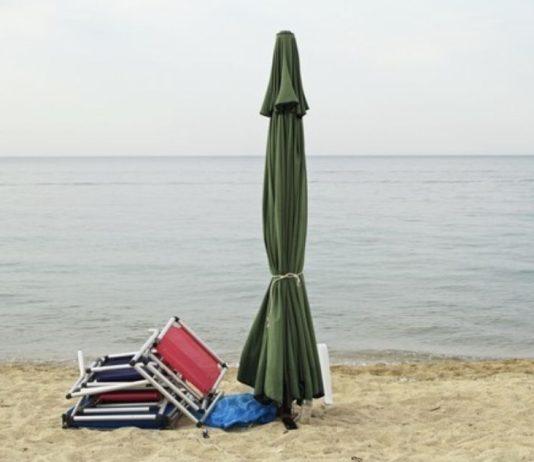 Calabria – ombrelloni in spiaggia per tenere posto: sequestrati