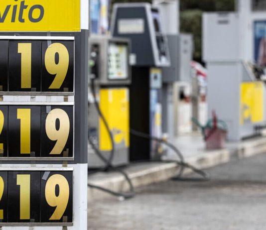 Caro benzina: effetto valanga su costi imprese e spesa consumatori