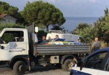 Occupazione abusiva spiaggia, sequestrati ombrelloni