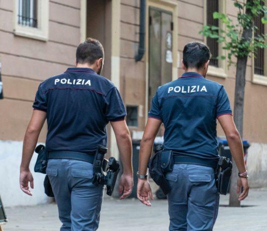 Tenta suicidio in diretta su Tik tok – salvato da agenti Agenti Polizia di Stato