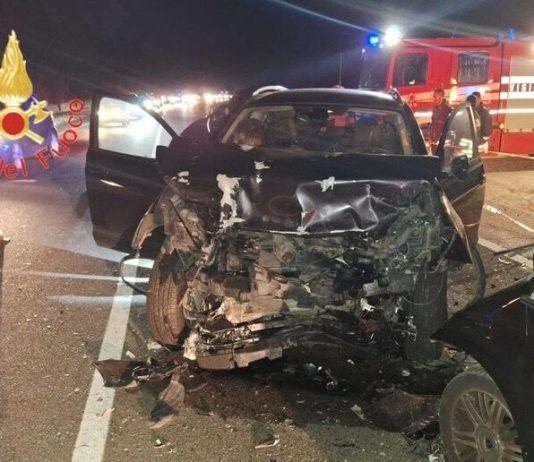 Calabria – scontro nella notte tra due auto: un morto e tre feriti