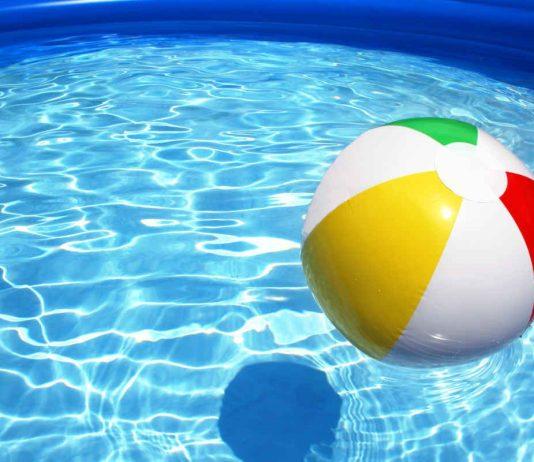 Bambino di tre anni muore annegato nella piscina in giardino