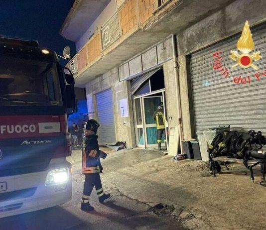 Incendio in negozio generi alimentari