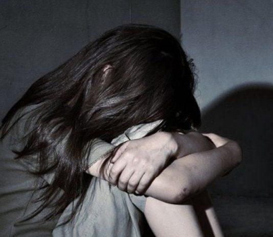 Violenza sessuale su due sorelle minorenni, arrestati nonno, zio e genitori