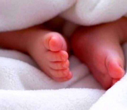 Due gemelli appena nati positivi alla cocaina, la mamma li ha abbandonati in ospedale