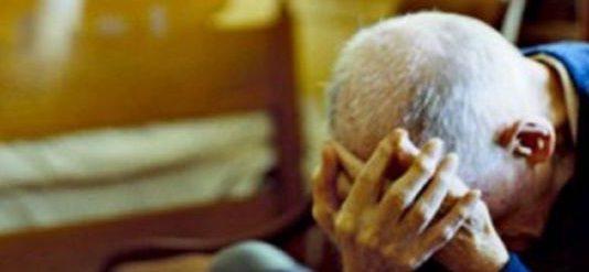 Maltrattamenti, minacce e ingiurie ad anziani genitori: arrestato 50enne