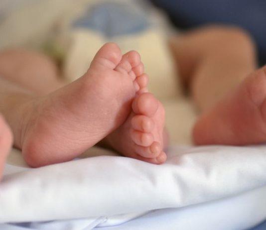 Bimbo di 15 mesi muore in ospedale a Cosenza, il fratellino di 5, trasferito a Roma