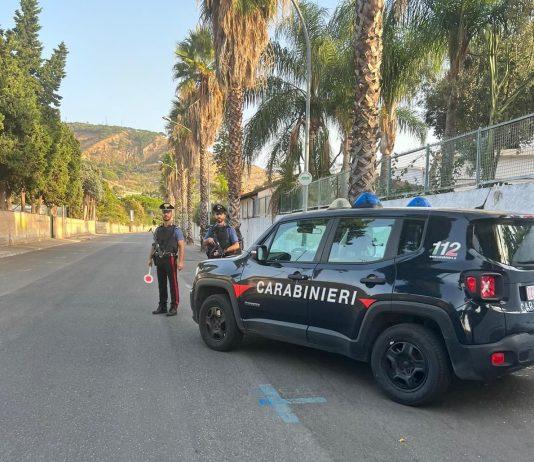 Tenta di disfarsi della droga ma viene sorpreso dai carabinieri: arrestato 42enne