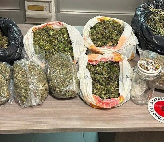 Aveva in casa 10 kg di droga: arrestato 19enne