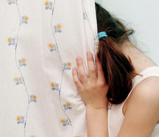 Abusava della figlia minorenne disabile: arrestato 62enne