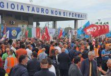 Porto di Gioia Tauro – in migliaia al flash mob di ieri