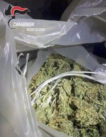 Rinvenuti all’interno di un casolare due sacchi contenenti 15 kg di marijuana