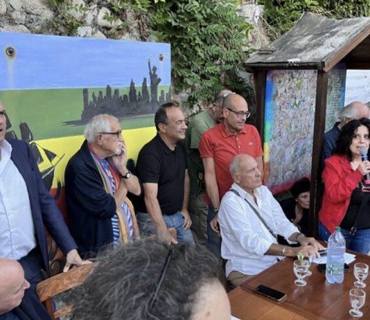 Lucano incontra il suo popolo a Riace