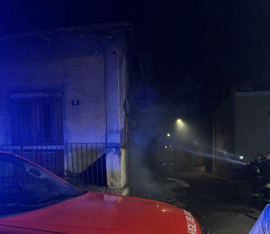 Rosarno – incendio in abitazione disabitata