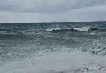 Calabria – si tuffa in mare nonostante onde alte, trovato cadavere dopo un giorno su spiaggia