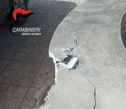 Galatro – tre minori deferiti per il danneggiamento di una panchina comunale con un petardo