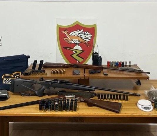 Carabinieri trovano armi e munizioni: deferito 34enne