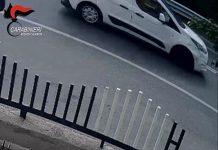 Investe coniugi a bordo di uno scooter e fugge, deferito un 57enne