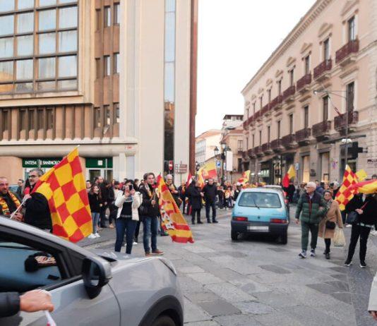 Catanzaro – tifosi della Vibonese scambiati per quelli del Cosenza aggrediti con calci e pugni