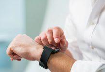 Minaccia ex moglie in diretta Facebook e si taglia braccialetto elettronico