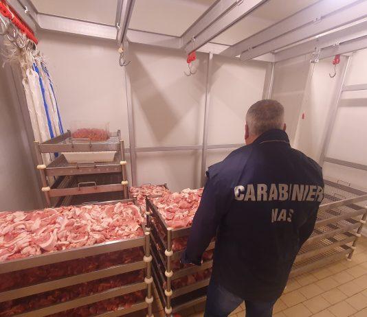 Carabinieri del N.A.S. di Reggio Calabria: sequestrate 2 tonnellate di salumi e carne