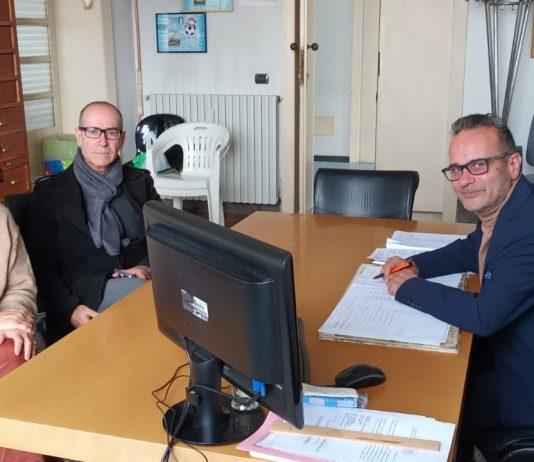 La scure del dimensionamento scolastico sul diritto all’istruzione nel reggino Incontro tra la FLC-CGIL e il sindaco Nicolaci per il “caso Melicucco”
