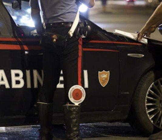 Intimidazioni ad azienda: auto in fiamme e pestaggio di un dipendente