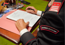 Violenza fisica e verbale, minacce di morte alla coniuge: arrestato 29enne