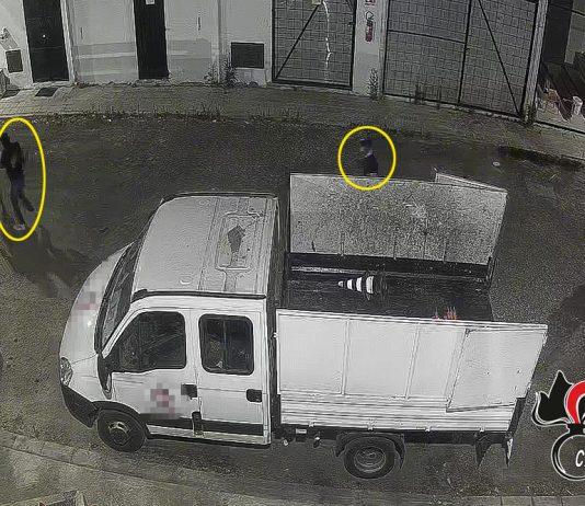 Furti ai danni di privati e società erogatrici di servizi pubblici: arresti