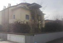 Lancia la figlia di 5 anni dalla finestra e poi si butta anche lui: arrestato