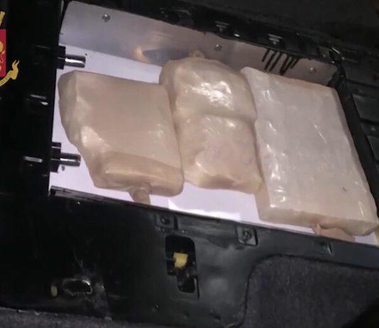 Trovati in un box ad Assago circa 6 quintali di hashish, cocaina e proiettili: arrestati un calabrese ed un pugliese