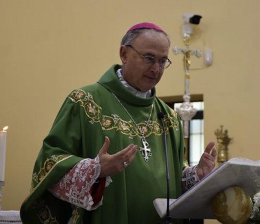 Il vescovo Alberti a Varapodio in segno di sostegno e vicinanza «Sono venuto a raccogliere fiducia e a dare speranza».
