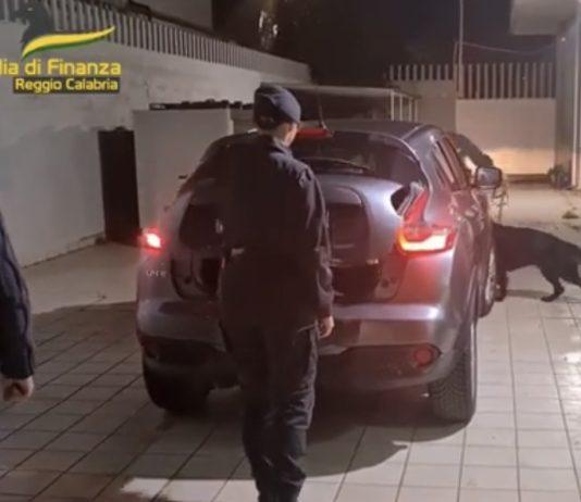 Fermato allo svincolo autostradale di Rosarno con 8 kg di cocaina e 266mila euro in contanti – arrestato